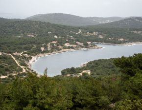 Eden od številnih zalivov na Žirju. Foto: Boštjan Kurent