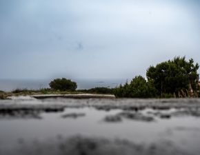 Pogled iz utrjenih položajev na Veli Glavi na Žirju. Foto: Boštjan Kurent